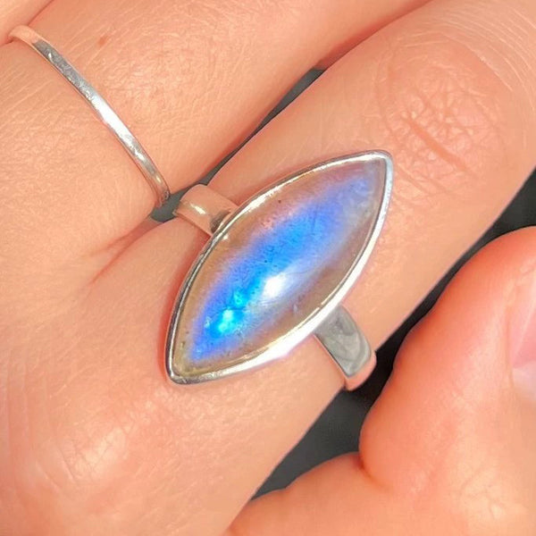 Sterling Silver Marquise Labradorite Ring – Minimalist Moonstone-Inspired Boho Jewelry