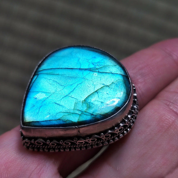 Labradorite Silver Ring with Intricate Design - Unique Statement Jewelry