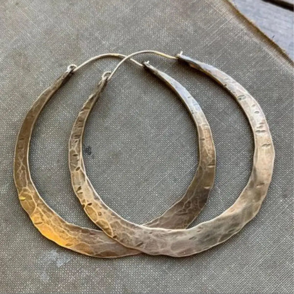 Light Luxury Circle Earrings – Simple Niche Hand-Hammered Bronze Hoops